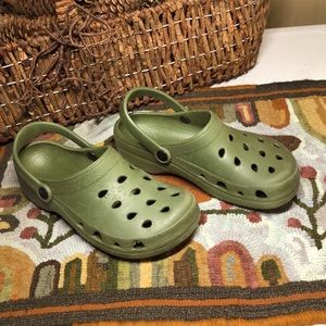 Slip on lake clogs olive and black women’s size 8